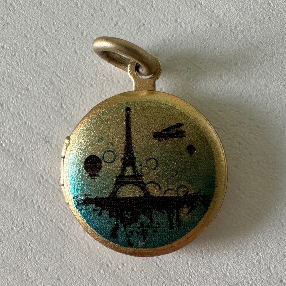 NWT Locket Gold Paris France